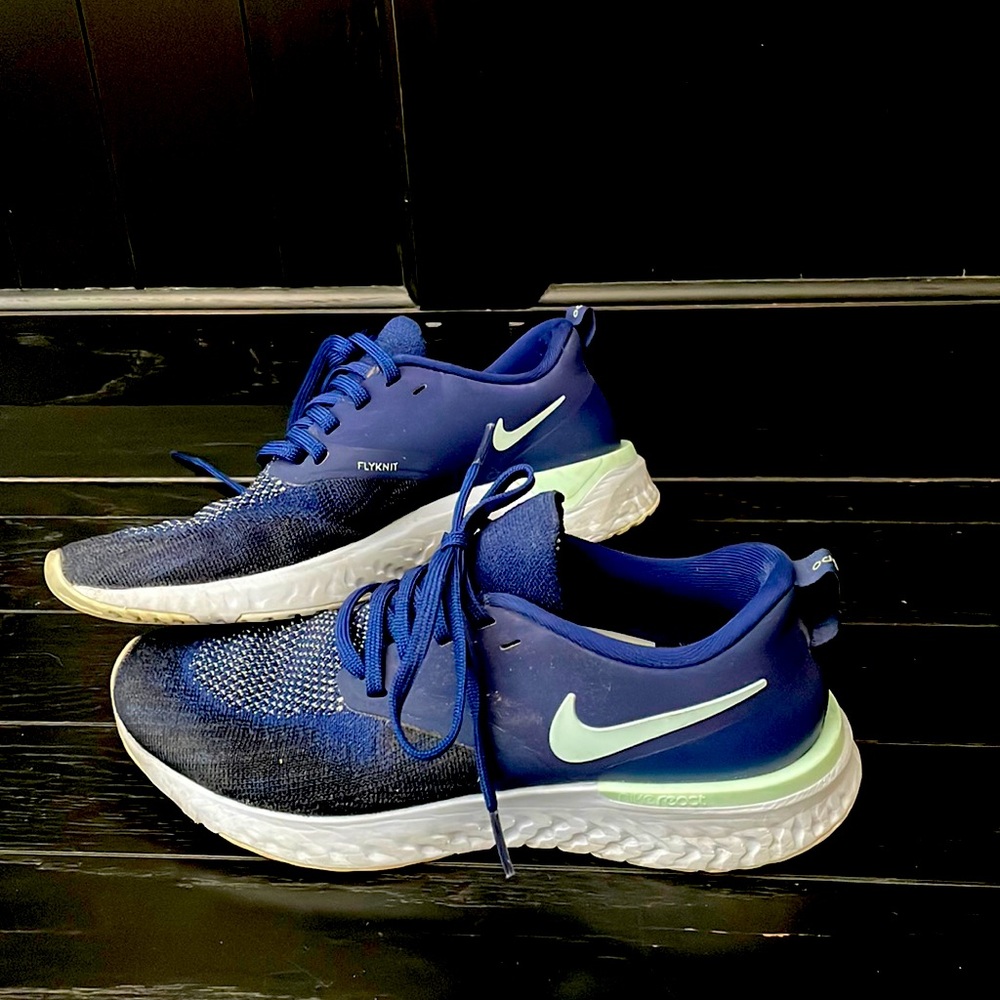 Nike fly knit running sneakers